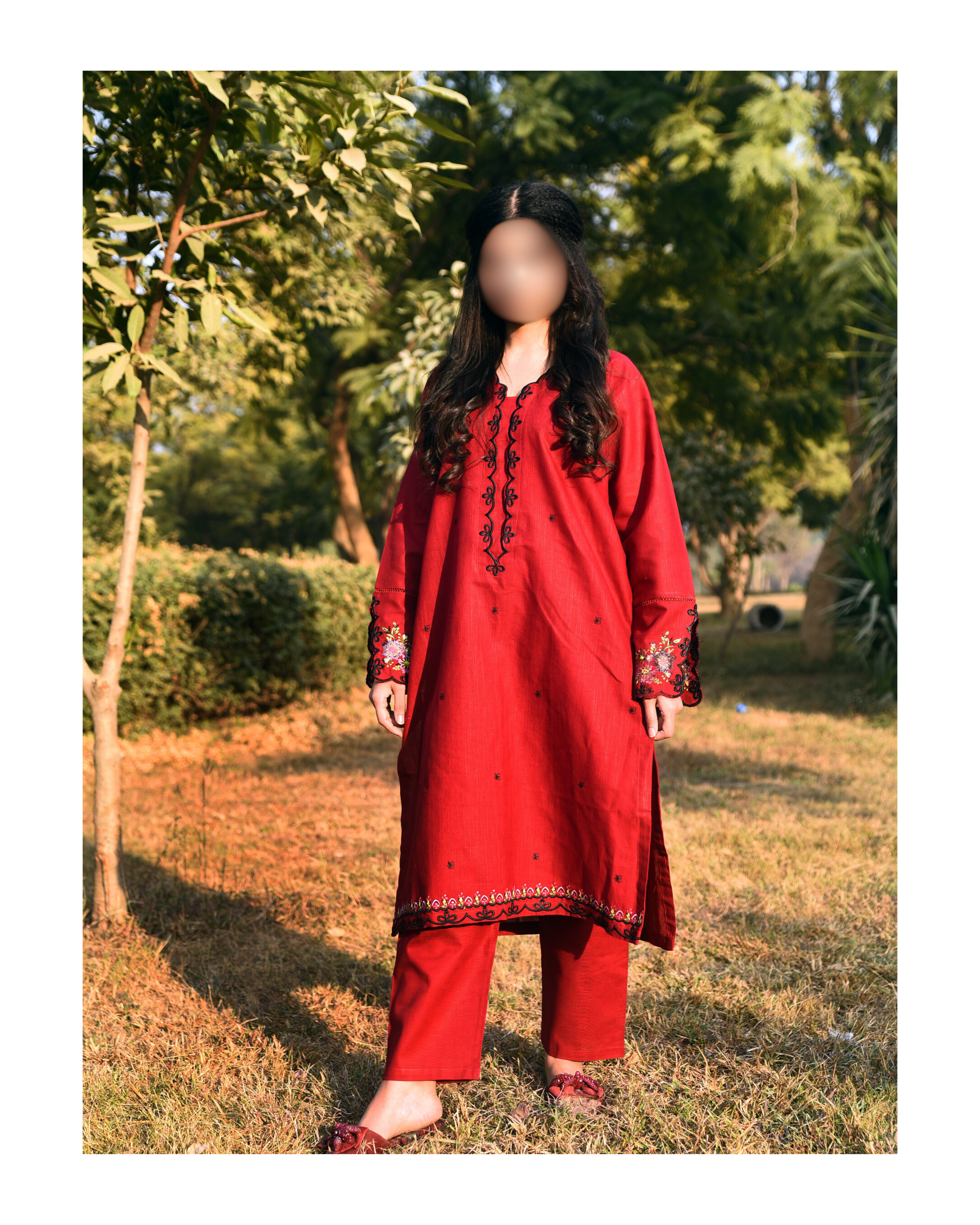 AMÈLORE Women’s 2-Piece Mehroon Jacquard Khaddar Suit – Embroidered