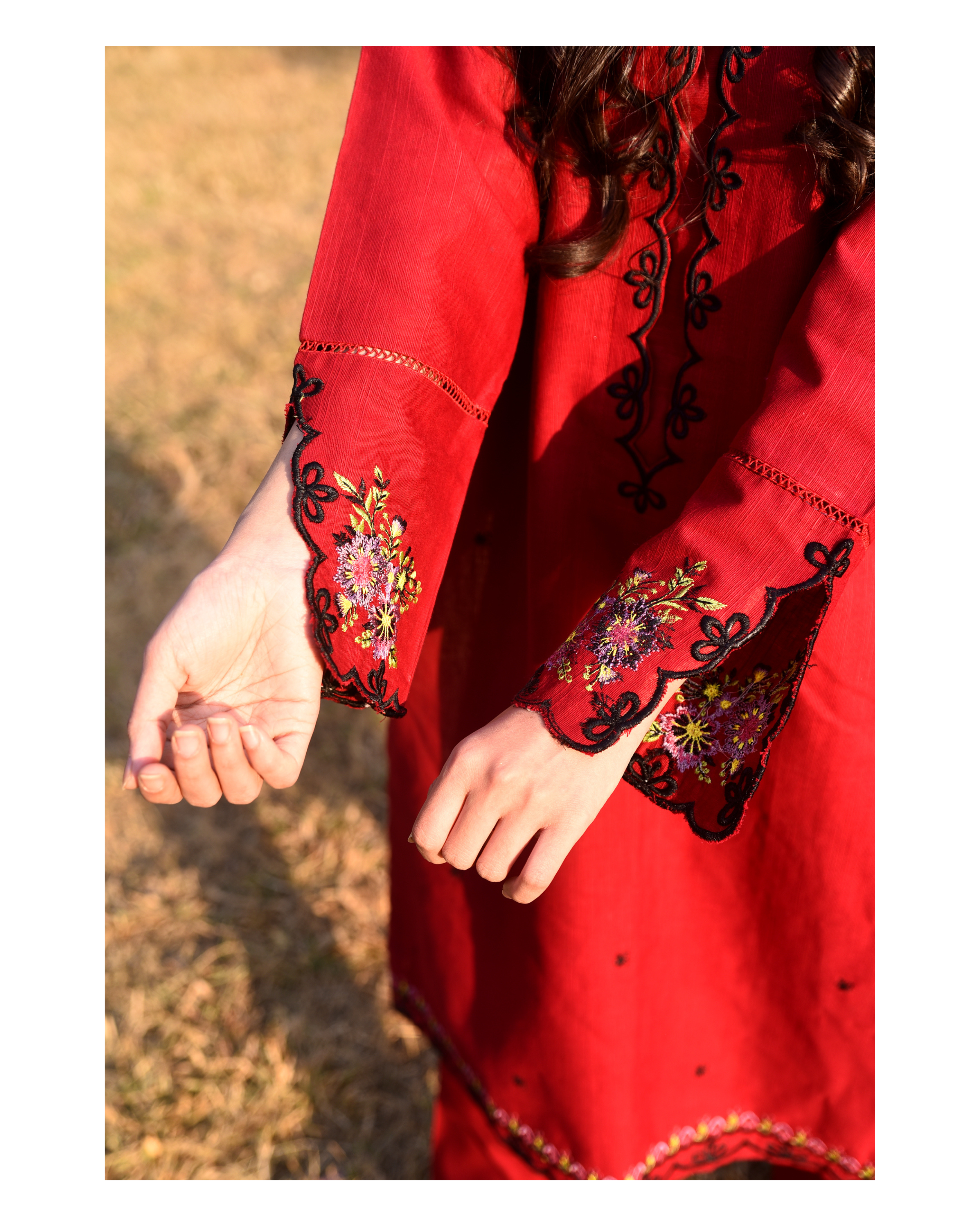 AMÈLORE Women’s 2-Piece Mehroon Jacquard Khaddar Suit – Embroidered