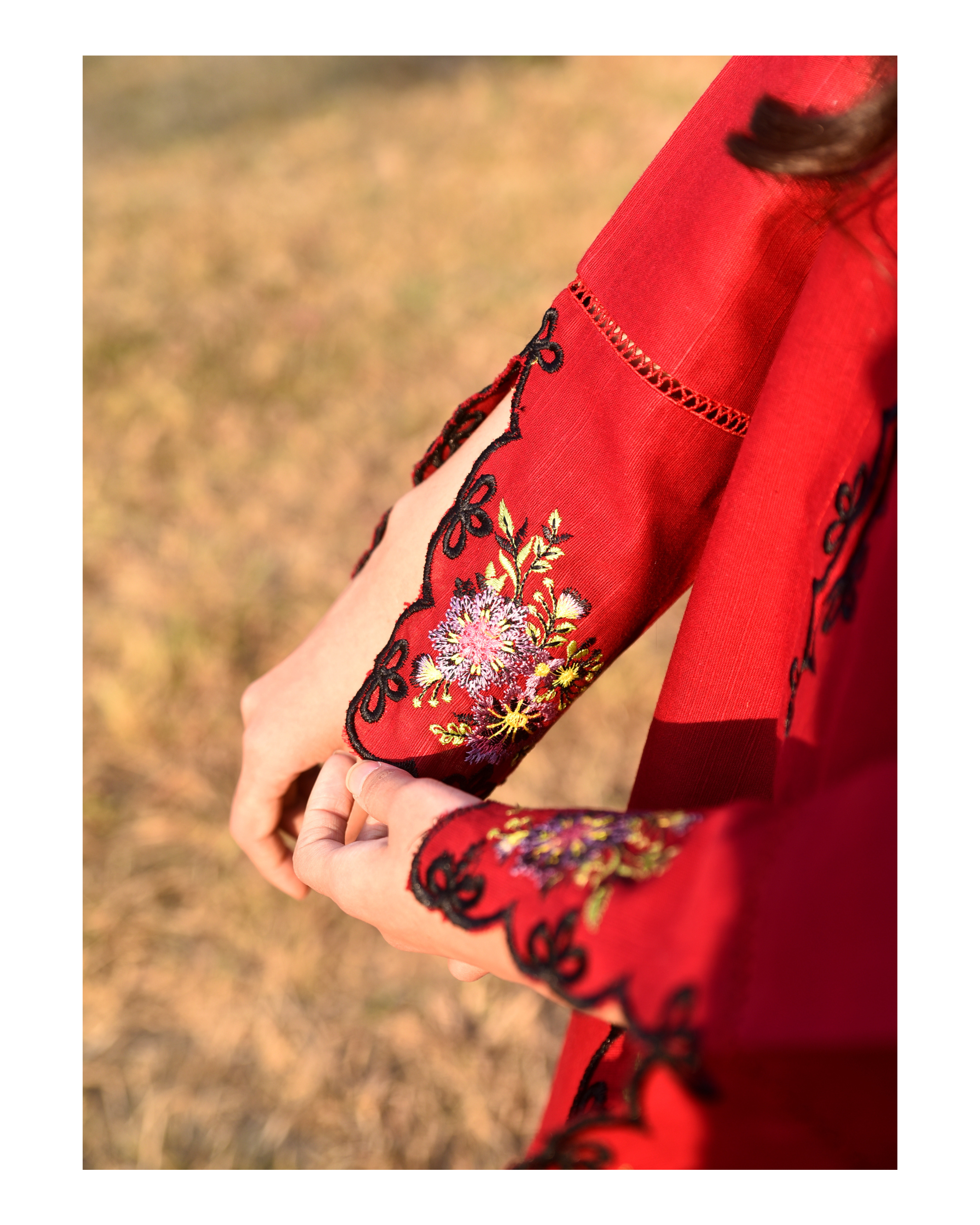 AMÈLORE Women’s 2-Piece Mehroon Jacquard Khaddar Suit – Embroidered