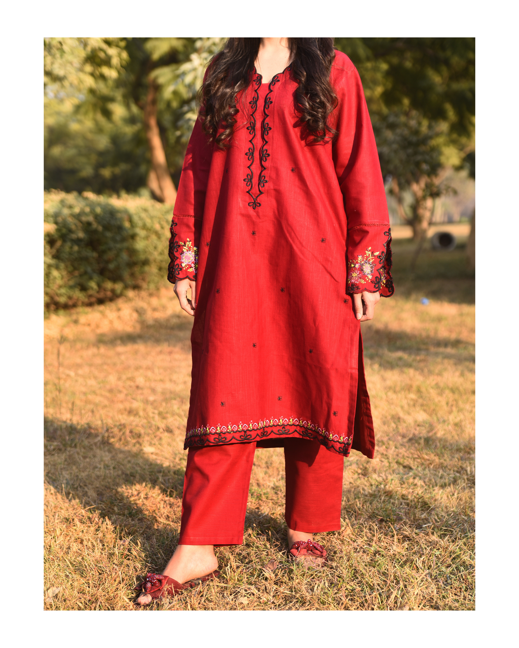 AMÈLORE Women’s 2-Piece Mehroon Jacquard Khaddar Suit – Embroidered