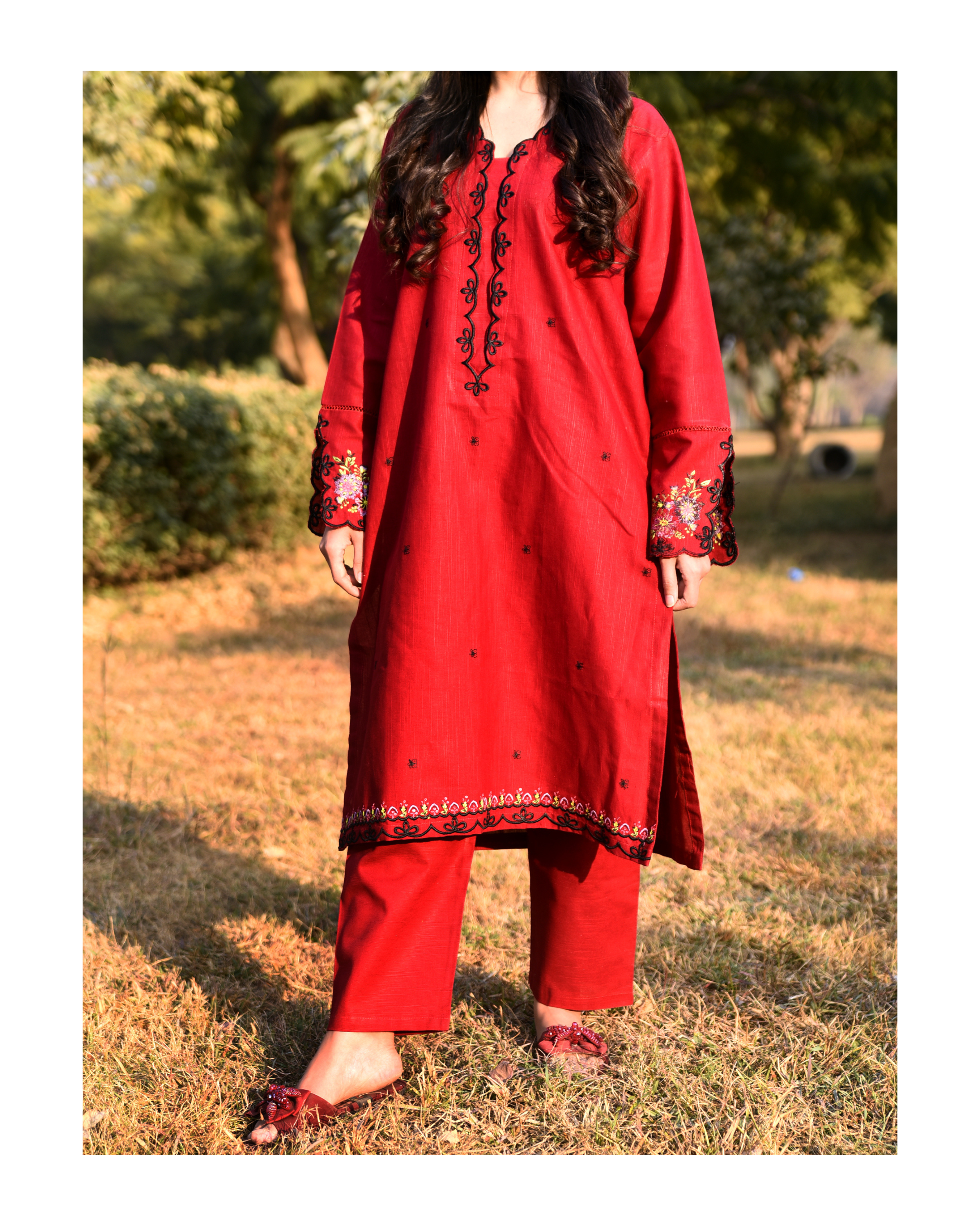 AMÈLORE Women’s 2-Piece Mehroon Jacquard Khaddar Suit – Embroidered